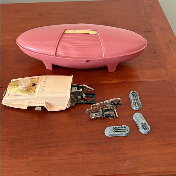 Vintage Singer Buttonholer Set Pink Case Mid Century Sewing Attachment - Picture 3 of 7